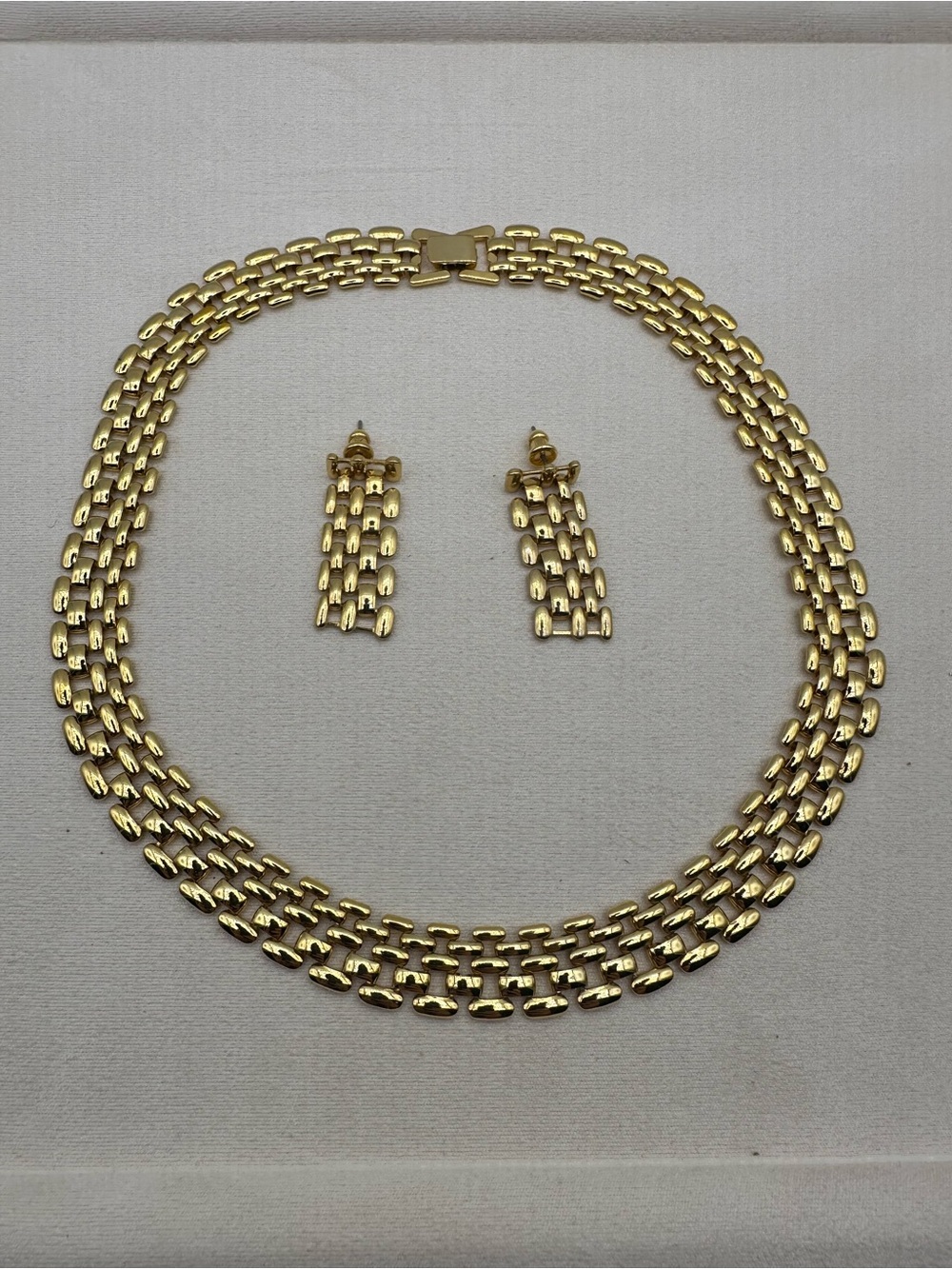 Vintage Gold Tone Woven Mesh Statement Collar Necklace Matching Drop EarringsSet